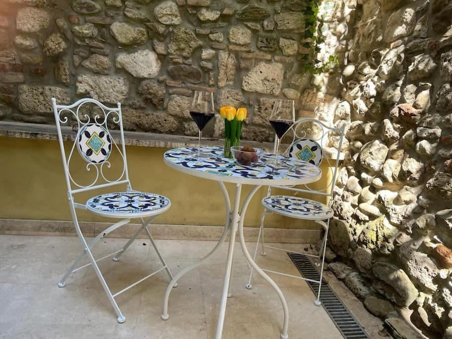 Apartamento Charme In Centro With Private Parking Ascoli Piceno Exterior foto